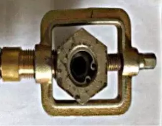 Special fixtures for drain nozzles of valves