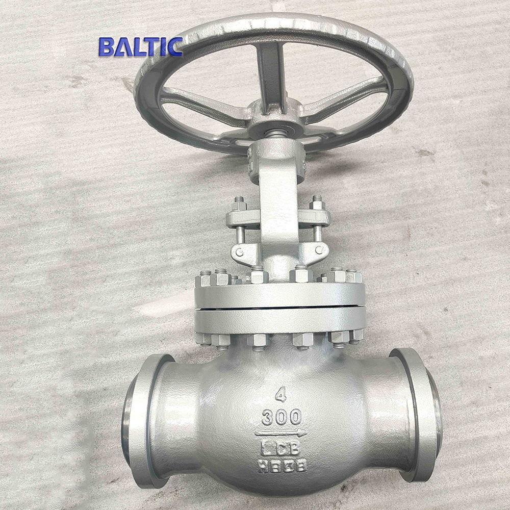 ASTM A352 LCB Globe Valve, ASME B16.34, 4 IN, CL300 LB, BW