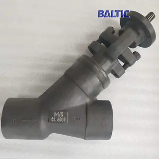 4500 LB Globe Valve, 1-1/2 Inch, ASTM A182 F22, API 602