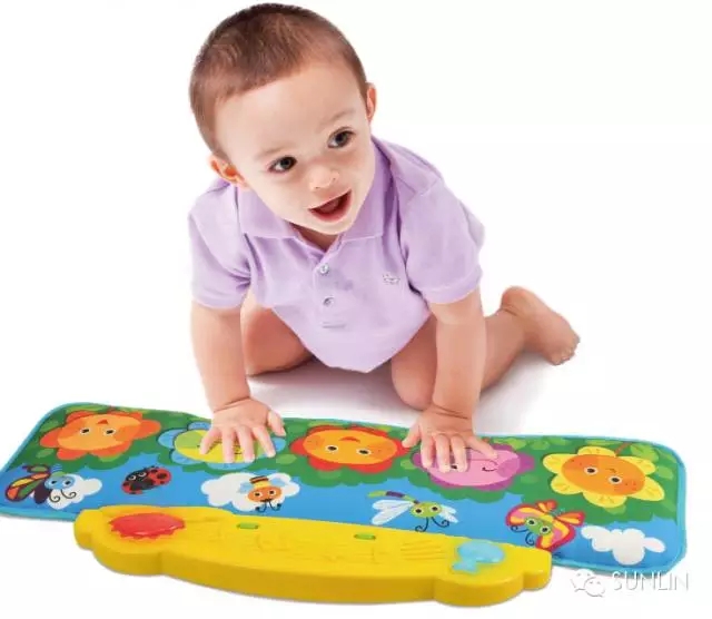 Electronic playmat for babies