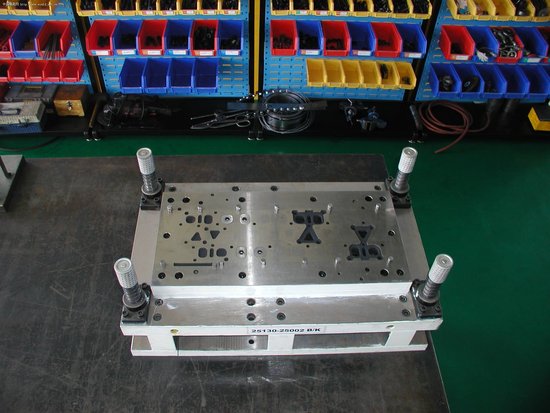 Professional and Customized Metal Stamping Mold, Mold Making, Industrial Use