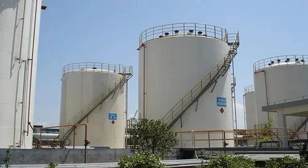 Weather resistance of the anti-corrosion coating of storage tank