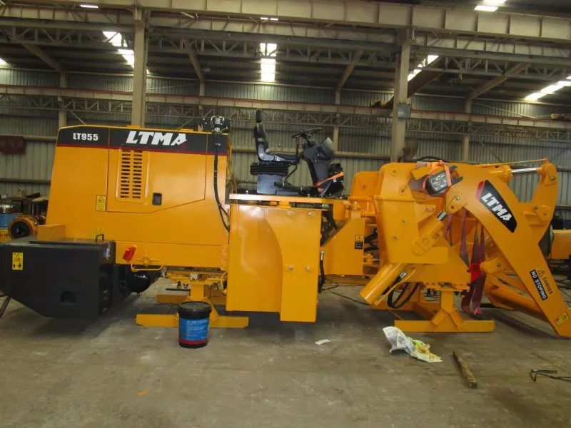 A wheel loader is waiting for shipping out to a Philippine customer