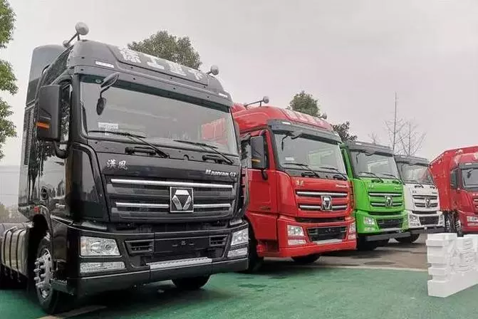 heavy-truck-sales-surpassed-120-000-in-april-yet-showed-a-decline-sales-xcmg-heavy-trucks.jpg