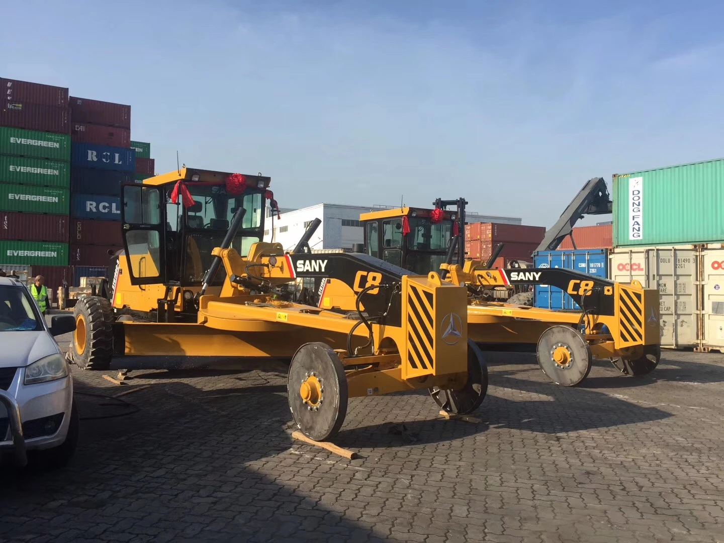 Two more new graders are shipping to the Kenyan customer of Justsun