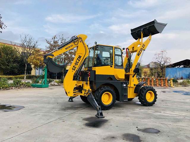 Backhoe Loader, Operating Weight 7640 KG, Rated Load 7.5 Ton