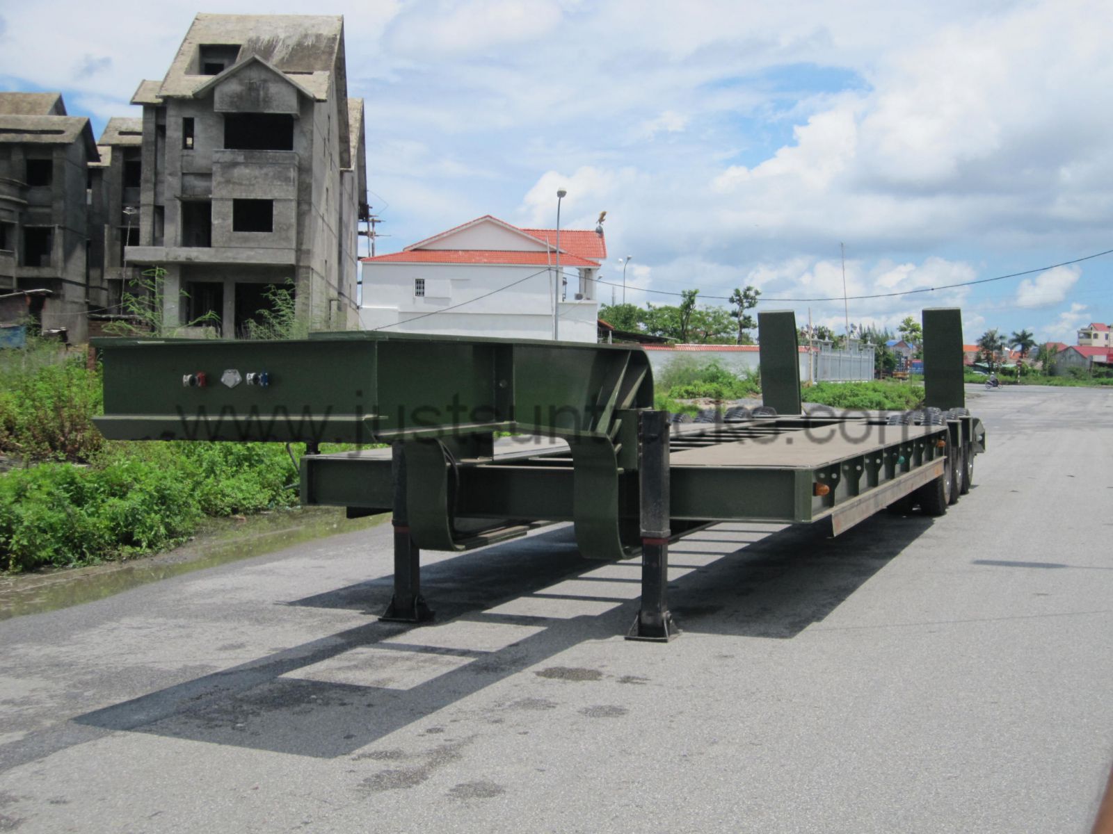 low-bed-semi-trailer-2-axle-3-axle-4-axle-12-18m-50-120-ton-002