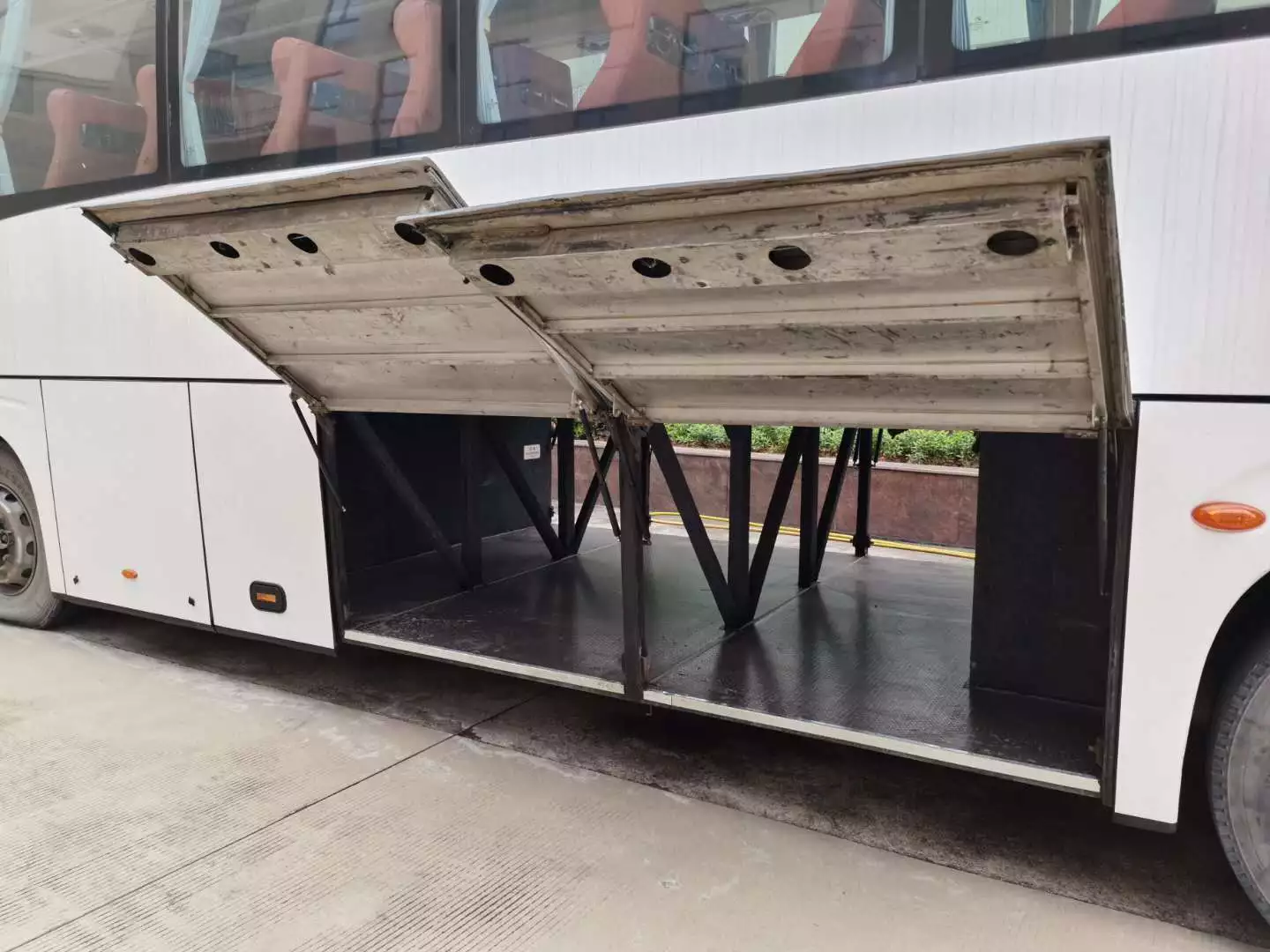 Bus Trunk