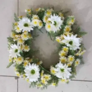 Artificial White Yellow Chrysanthemum Wreath With Green Fern, 21 inch