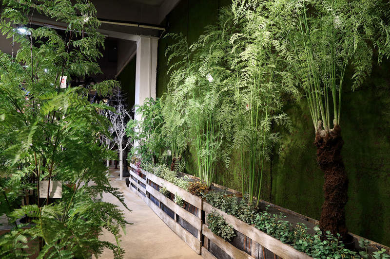 Sharetrade Delivers Artificial Plants to the Hong Kong Customer
