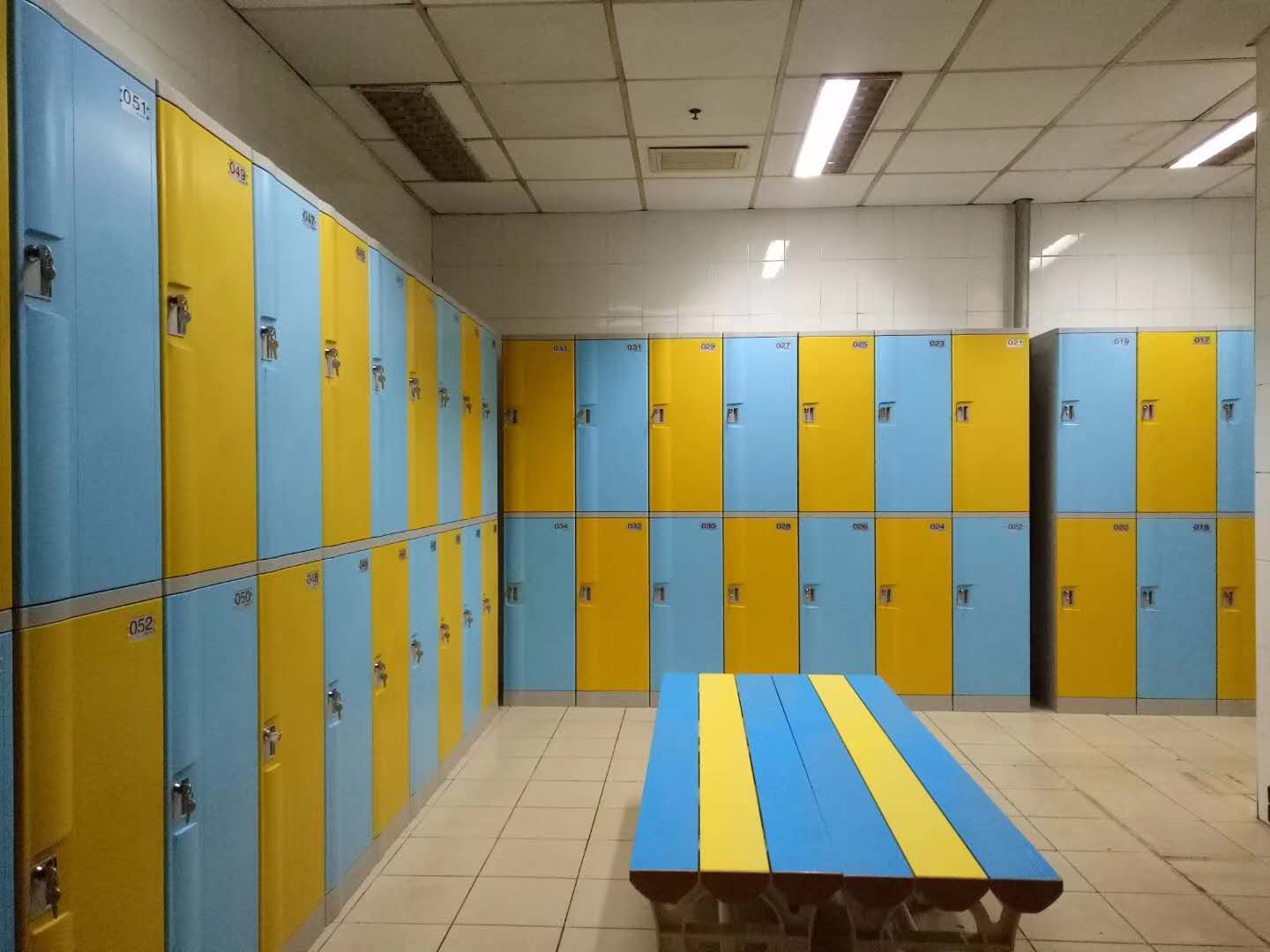 TOPPLA Plastic Lockers for Swimming Pools