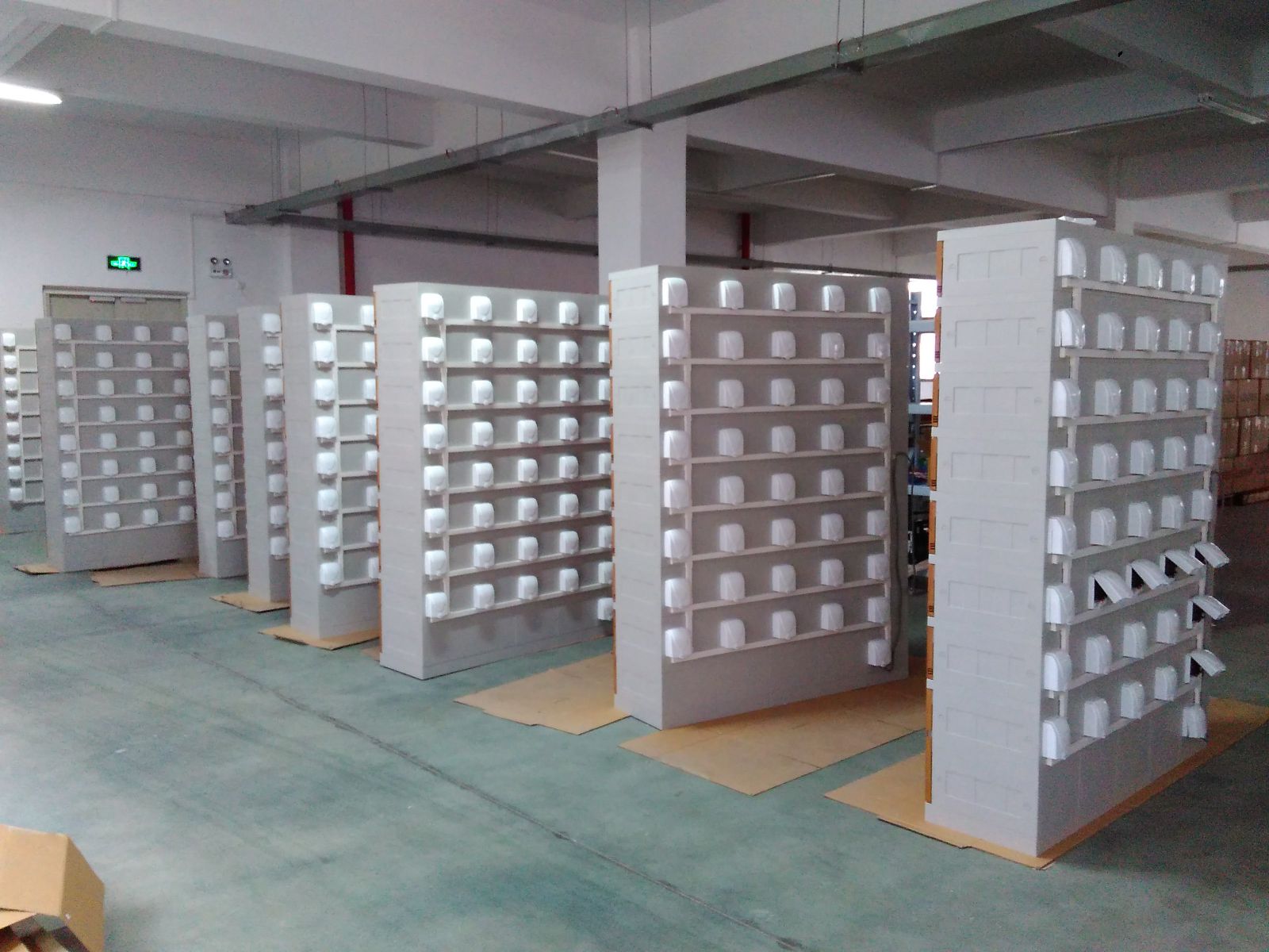 Charging Lockers with High-quality Wires