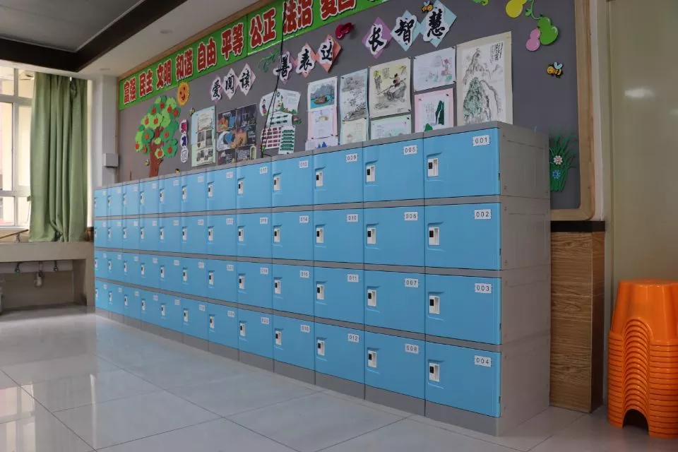 school-hallway-locker