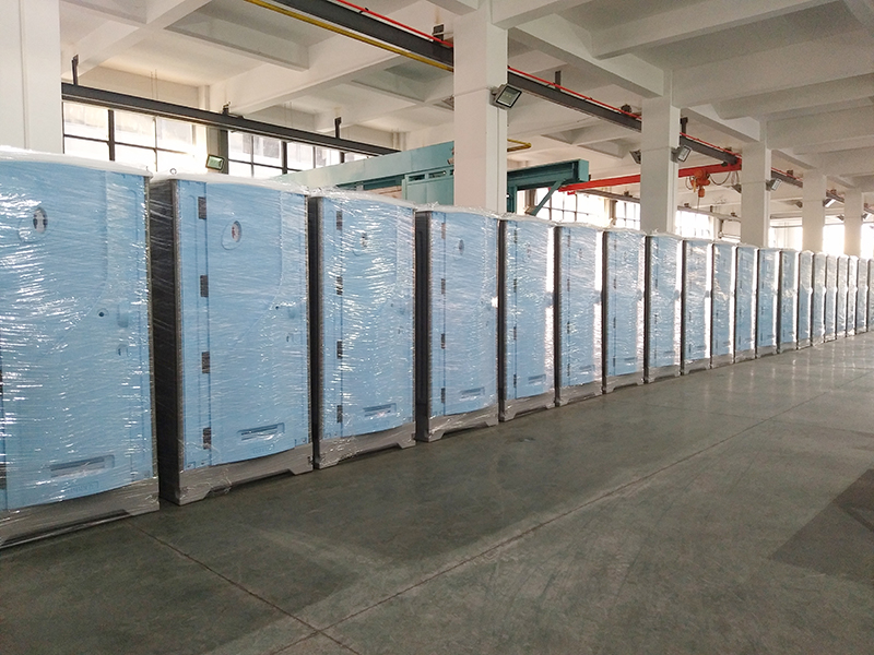 plastic toilets before shipping 02