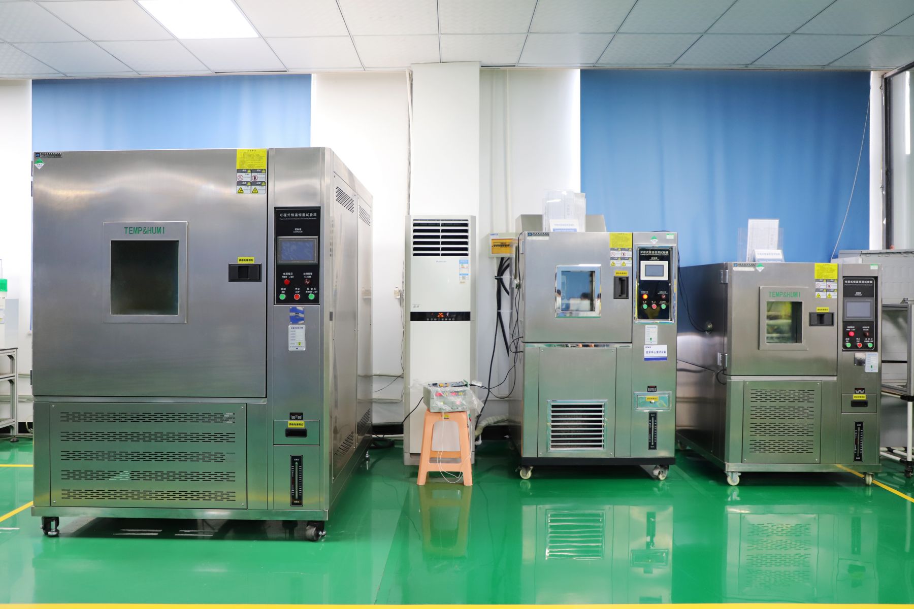Programmable constant temperature and humidity chamber