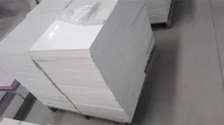 Pure White Engineered Quartz Stone Wall or Floor Tiles, 24 X 24 MM