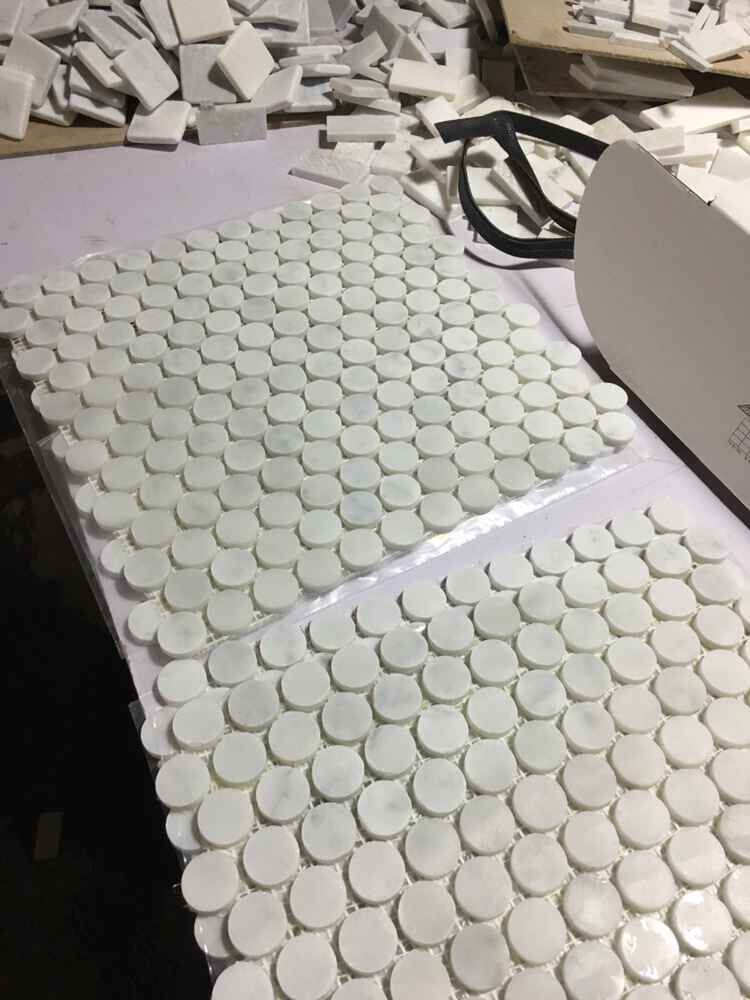 round-stone-mosaic-tiles-honed-carrara-marble-mosaic-detail-1.jpg