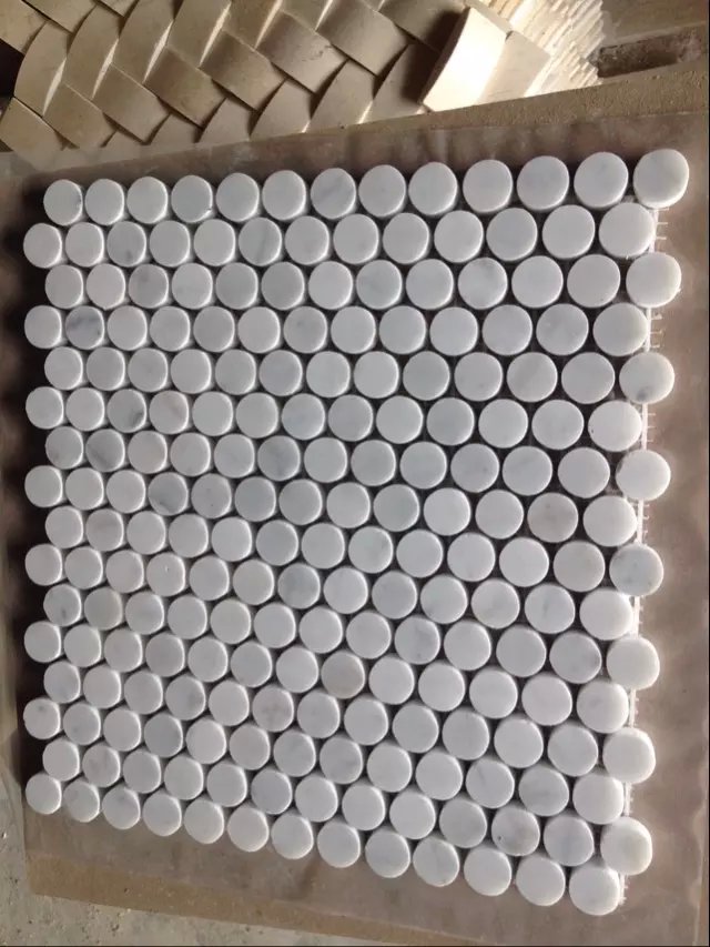 round-stone-mosaic-tiles-honed-carrara-marble-mosaic-detail-2.jpg