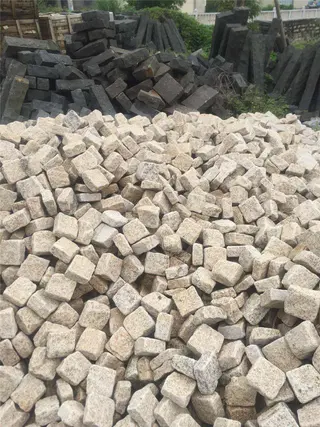 Tumbled G682 Granite Cube Stone