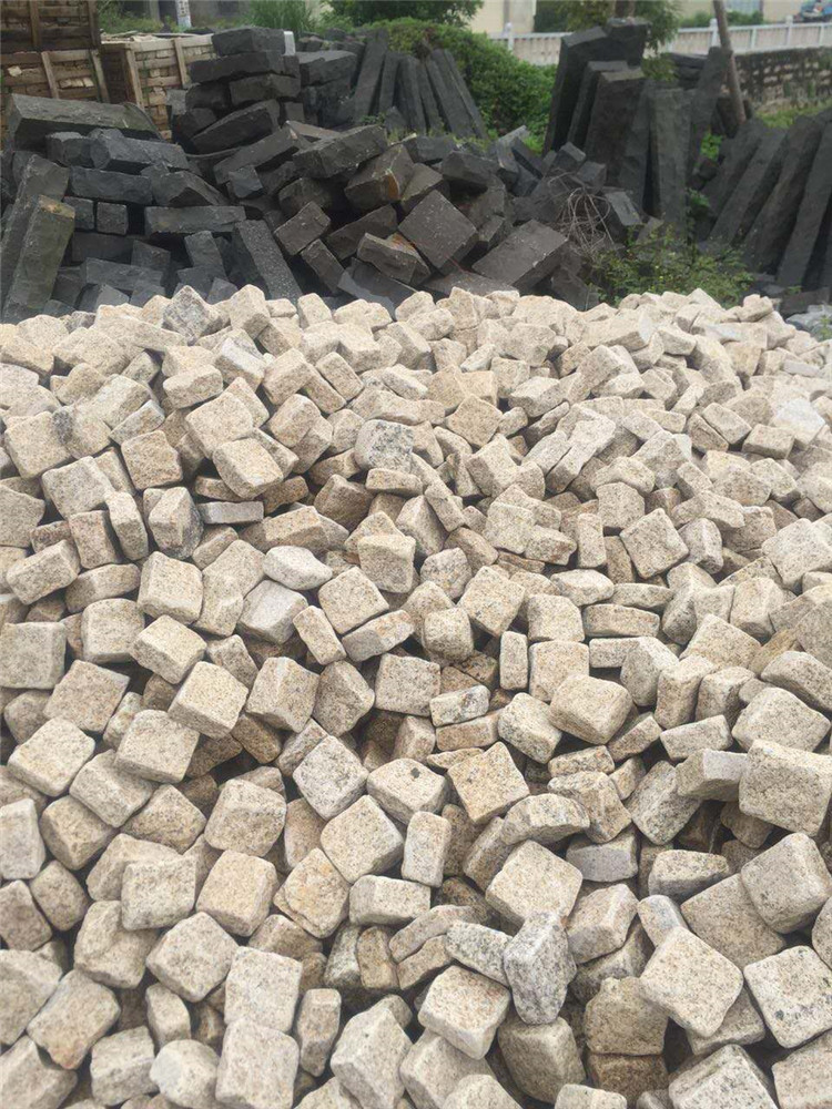 Tumbled G682 Granite Cube Stone