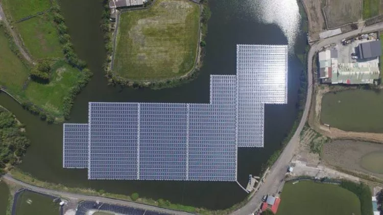 Floating Solar Power Farm System, Floating Solar Panel Array