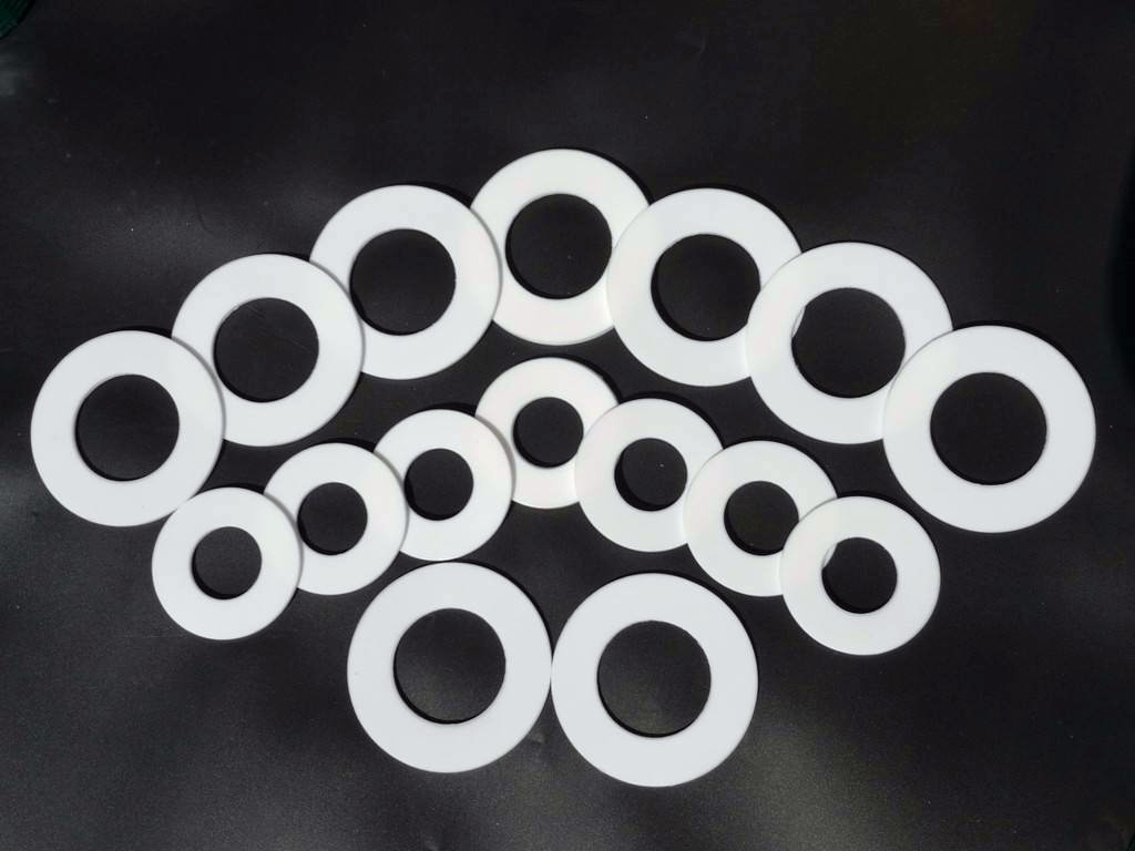 Material selection of valve sealing surface