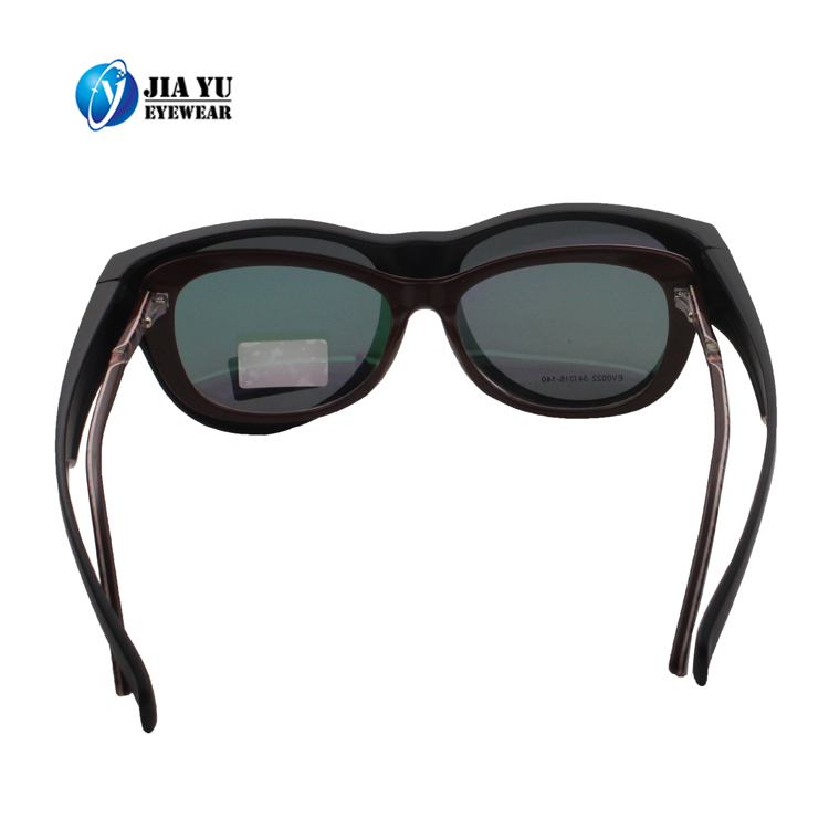China Unisex Fit Over Glasses Sunglasses Recycled Plastic Custom Sunglasses