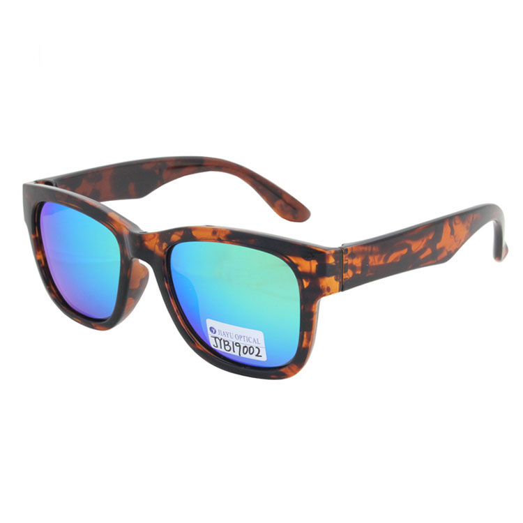 Fashionable Wholesale Sunglass Style Women and Men Age Sunglasses Polarized