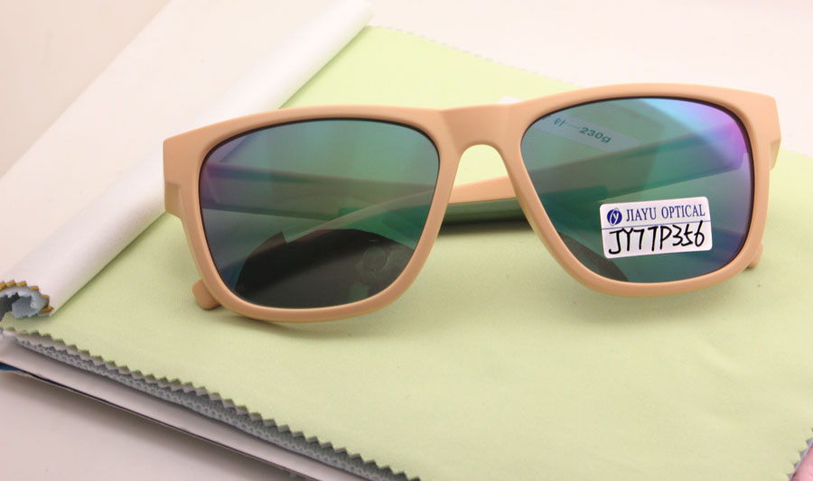 Square Fashion Polarized Plastic Glasses