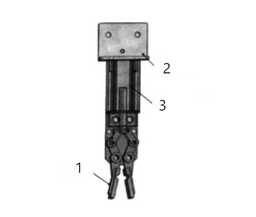 Clamping structure at the end of the second arm