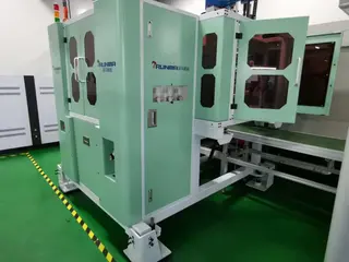 side-entry-in-mold-labeling-robot-max-clamping-force-250-450-kn-main.jpg