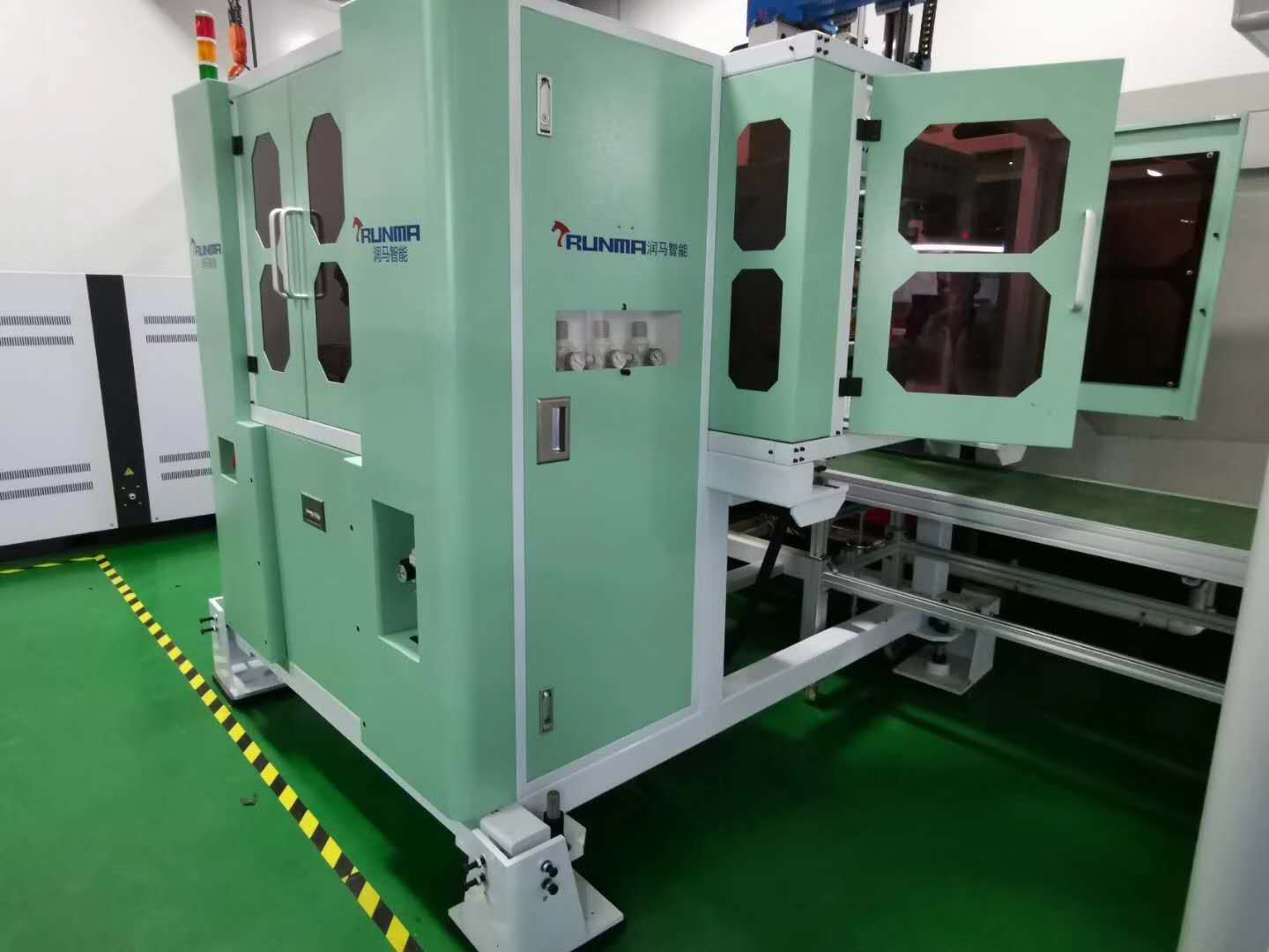 side-entry-in-mold-labeling-robot-max-clamping-force-250-450-kn-main.jpg