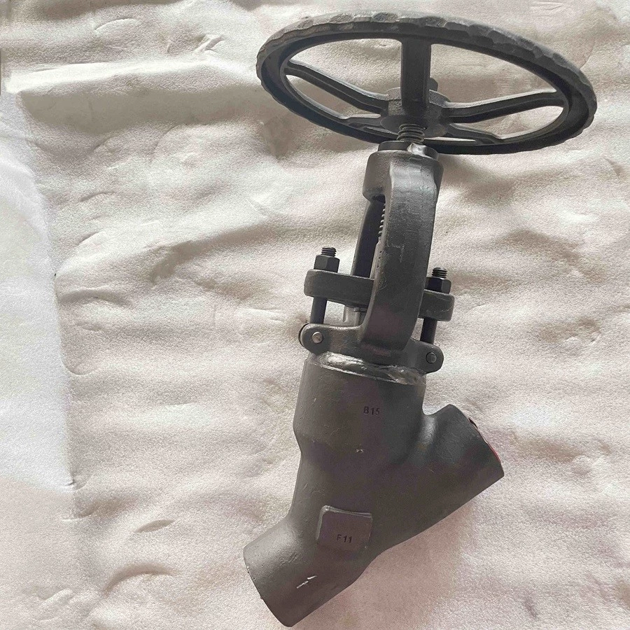 API 602 Y Type Globe Valve, ASTM A182 F11, 1-1/2 Inch, 800 LB