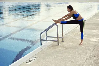 How Does the Body Maintain Stability in Water?