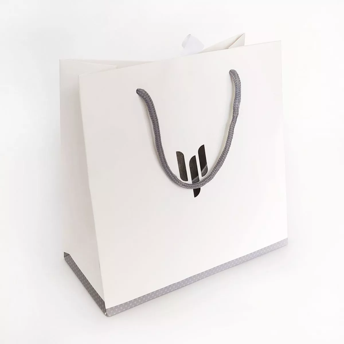 white paper gift bags with handles