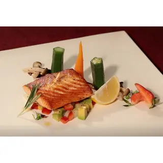 Vacuum Cooking Recipe: Salmon with Avocado Salad