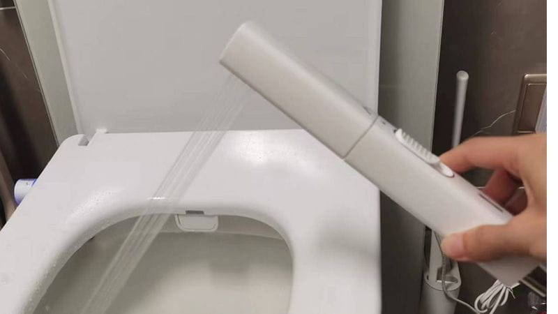 New handheld bidet creates a comfortable wash experience