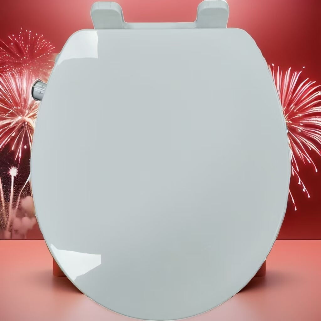 PP Material Round Toilet Cover With Nozzle Self Cleaning