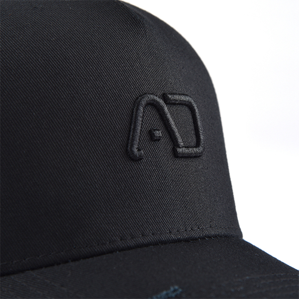 Custom Curved Brim Mesh Embroidered Logo Trucker Cap