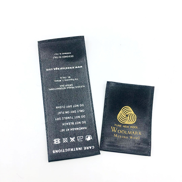 Custom Center Fold Silk Clothing Printed Label