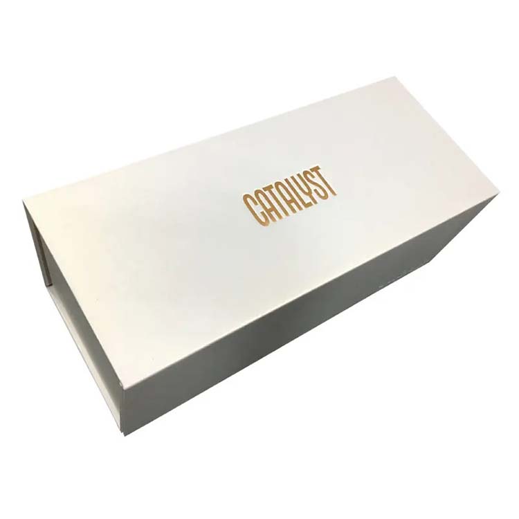 Custom Logo White UV Coating Recycled Magnetic Closure Paper Box