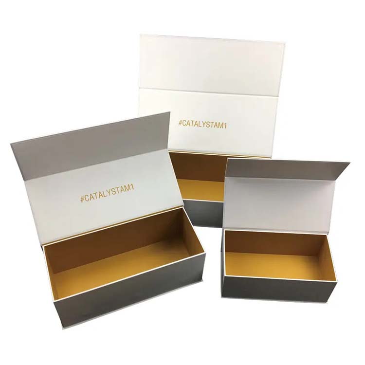 Custom Logo White UV Coating Recycled Magnetic Closure Paper Box