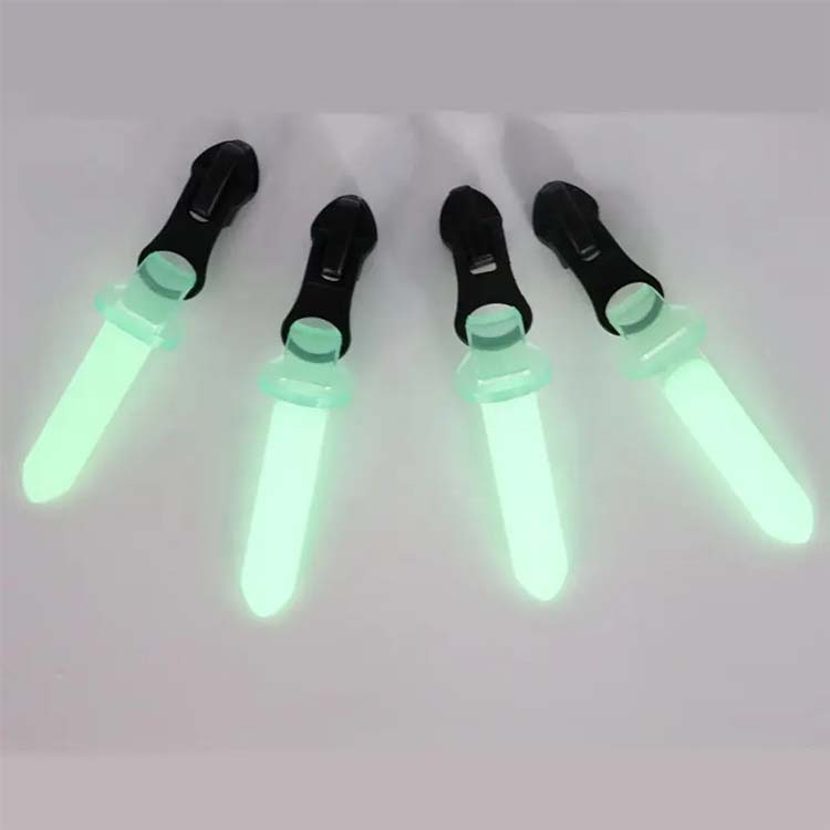 Custom Logo Fashionable Rubber Eco-Friendly PVC Zipper Puller