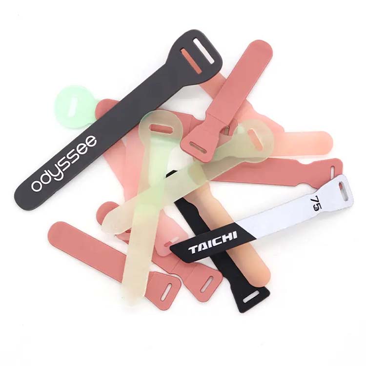 Custom Logo Fashionable Rubber Eco-Friendly PVC Zipper Puller