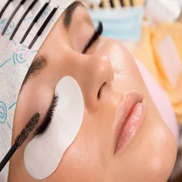 The Advantages and Disadvantages of Eyelash Extensions
