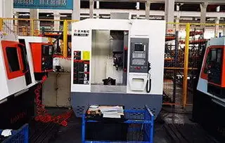 Advance Machines - El centro de mecanizado