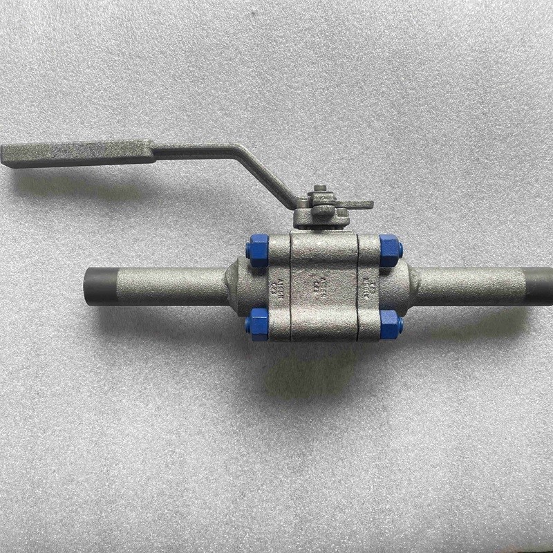 ASTM A105N Three-piece Ball Valve, 1/2 Inch, 800 LB, API 608