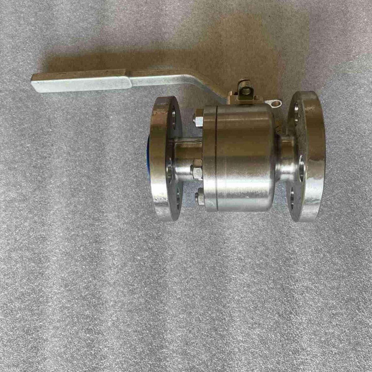 ASTM A182 F51 Ball Valve, Two-piece, 1/2 IN, 150 LB, API 608