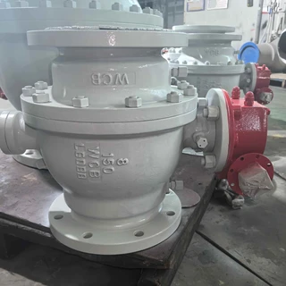 Side Entry Split Ball Valve, API 6D, WCB, 8 IN, 150 LB, Gear
