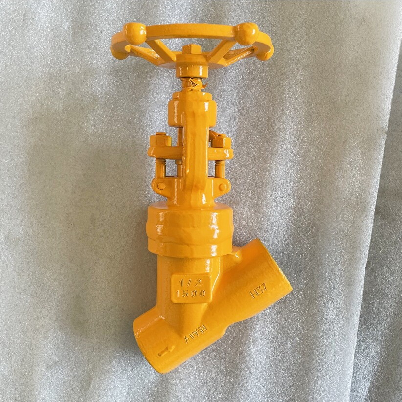 API 602 Y Globe Valve, 1/2 Inch, 1500 LB, ASTM A105N, RF